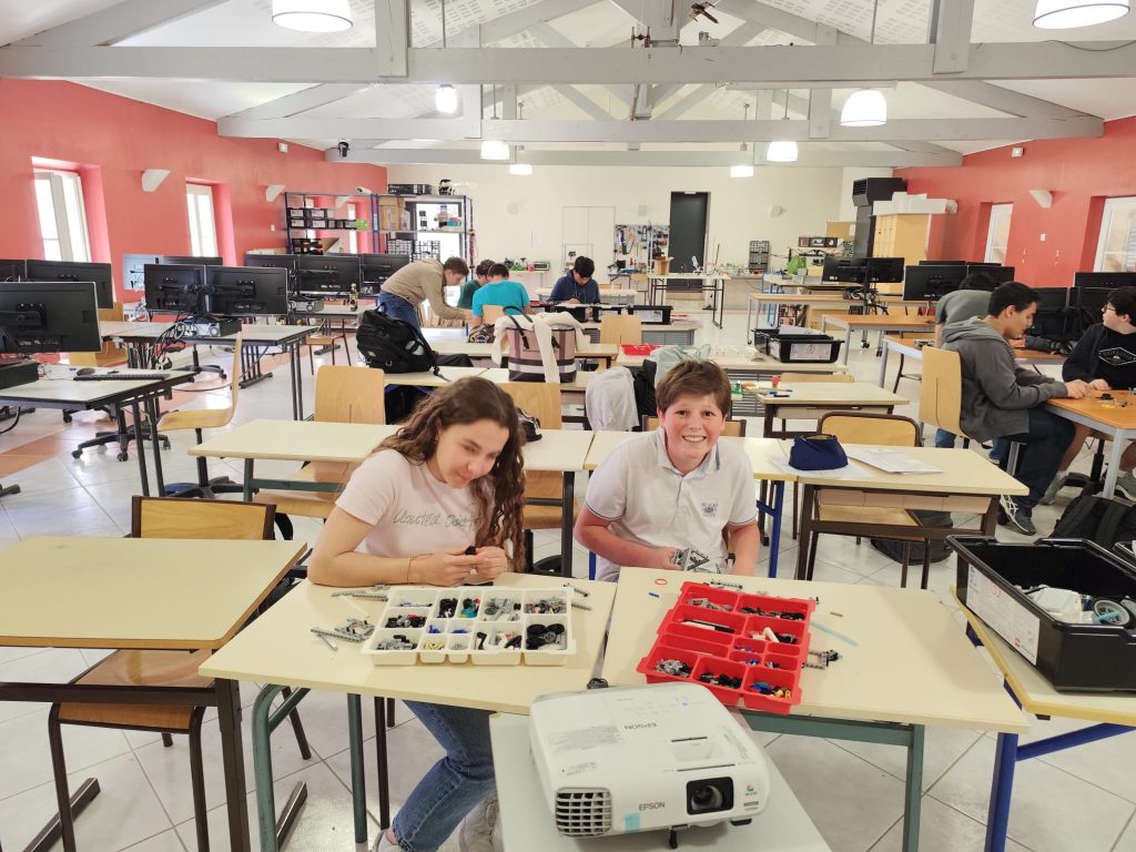 club sciences construction robot flotteur trieur de plastiques