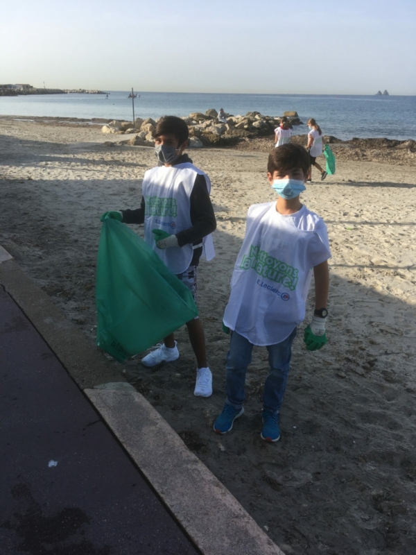 action nettoyage plage des sablettes (2)