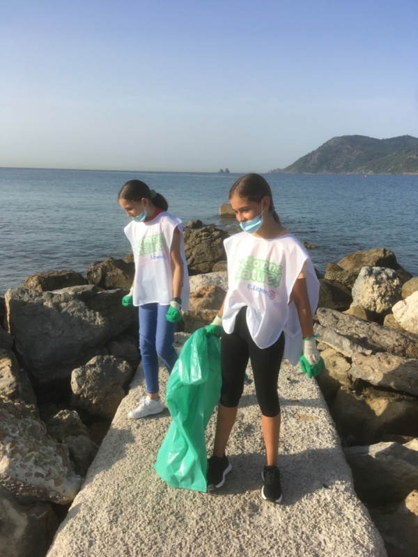 action nettoyage plage des sablettes (3)
