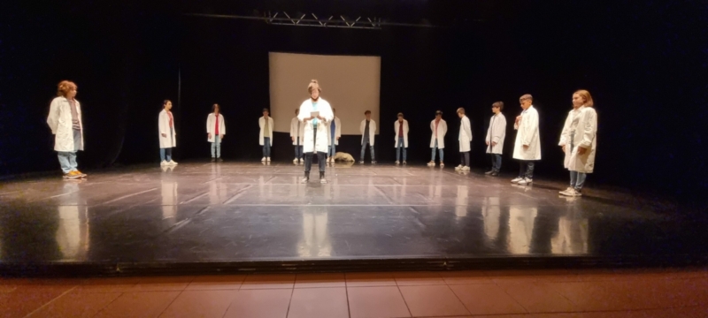 théâtre comoni 2022 3ème1 (1)