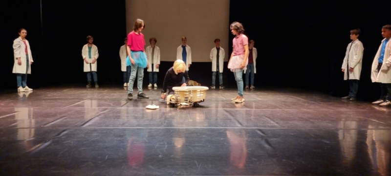 théâtre comoni 2022 3ème1 (10)