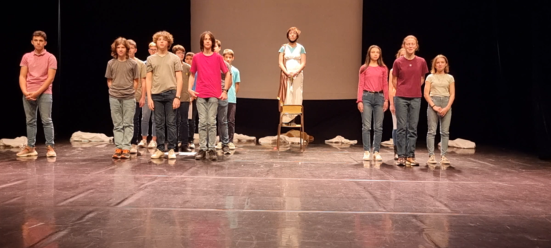théâtre comoni 2022 3ème1 (10)