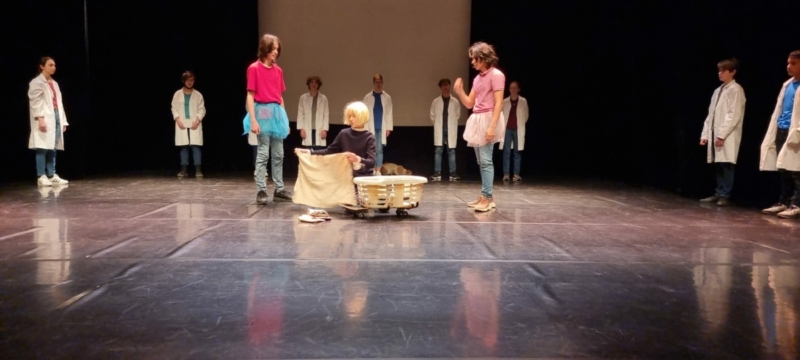 théâtre comoni 2022 3ème1 (11)