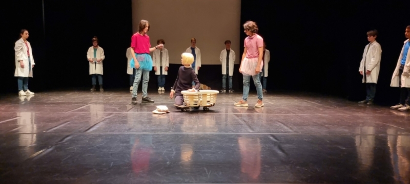 théâtre comoni 2022 3ème1 (12)