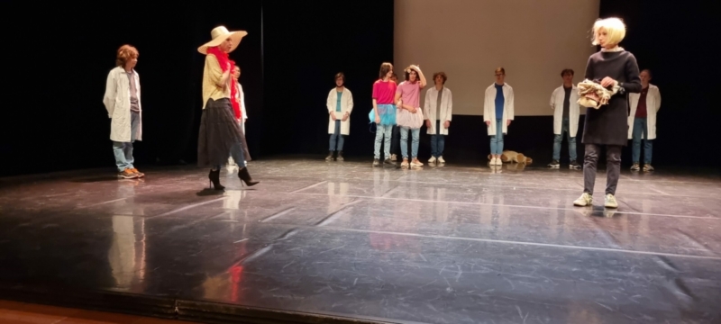 théâtre comoni 2022 3ème1 (13)