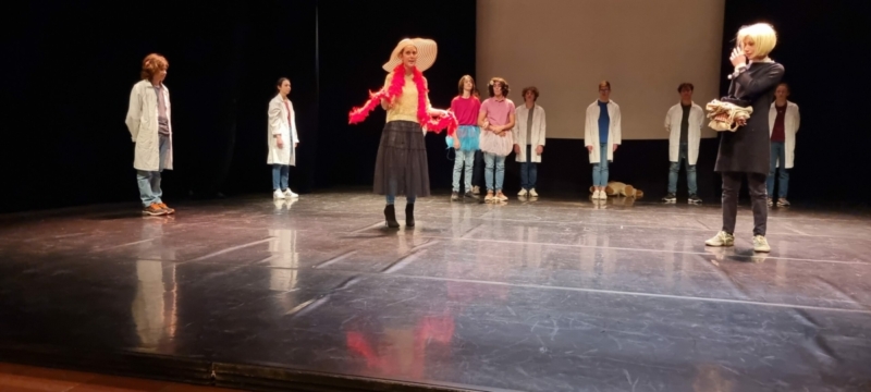 théâtre comoni 2022 3ème1 (14)