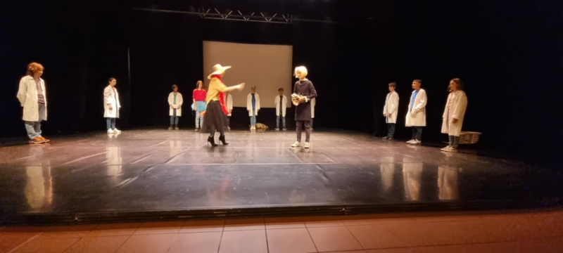 théâtre comoni 2022 3ème1 (15)