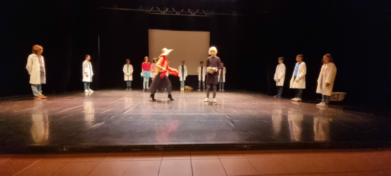théâtre comoni 2022 3ème1 (16)