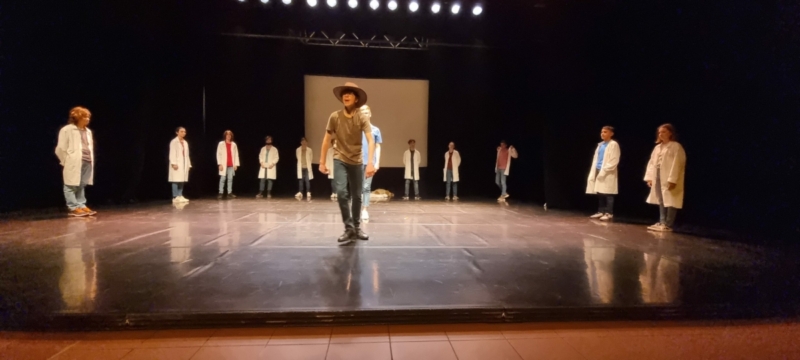 théâtre comoni 2022 3ème1 (17)