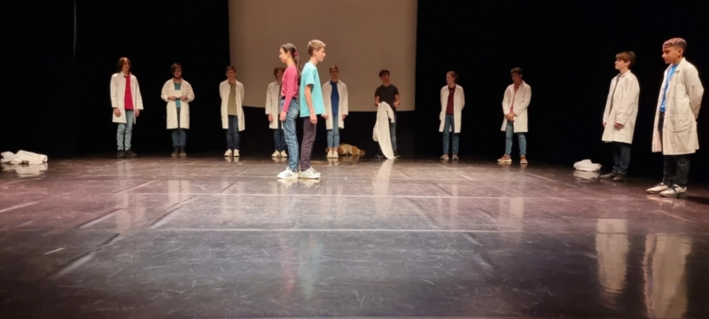 théâtre comoni 2022 3ème1 (2)