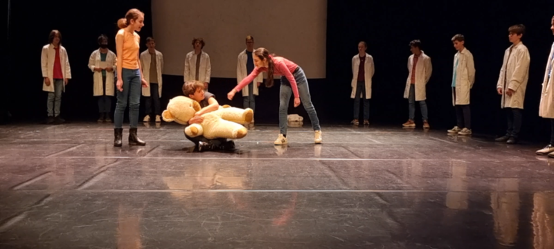 théâtre comoni 2022 3ème1 (2)