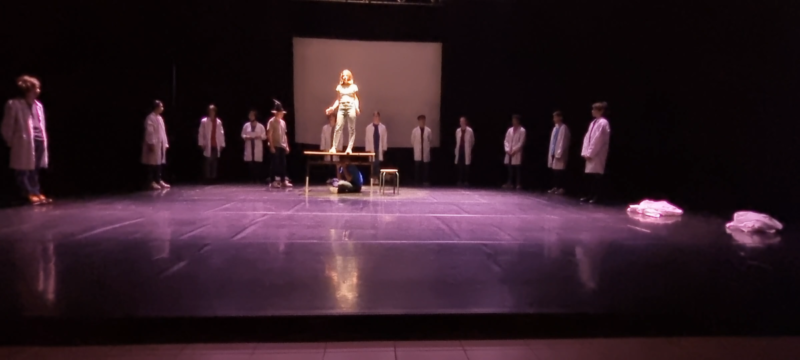 théâtre comoni 2022 3ème1 (4)