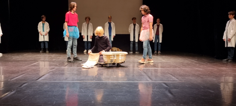 théâtre comoni 2022 3ème1 (5)