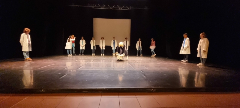 théâtre comoni 2022 3ème1 (6)