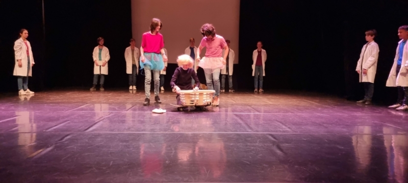 théâtre comoni 2022 3ème1 (9)
